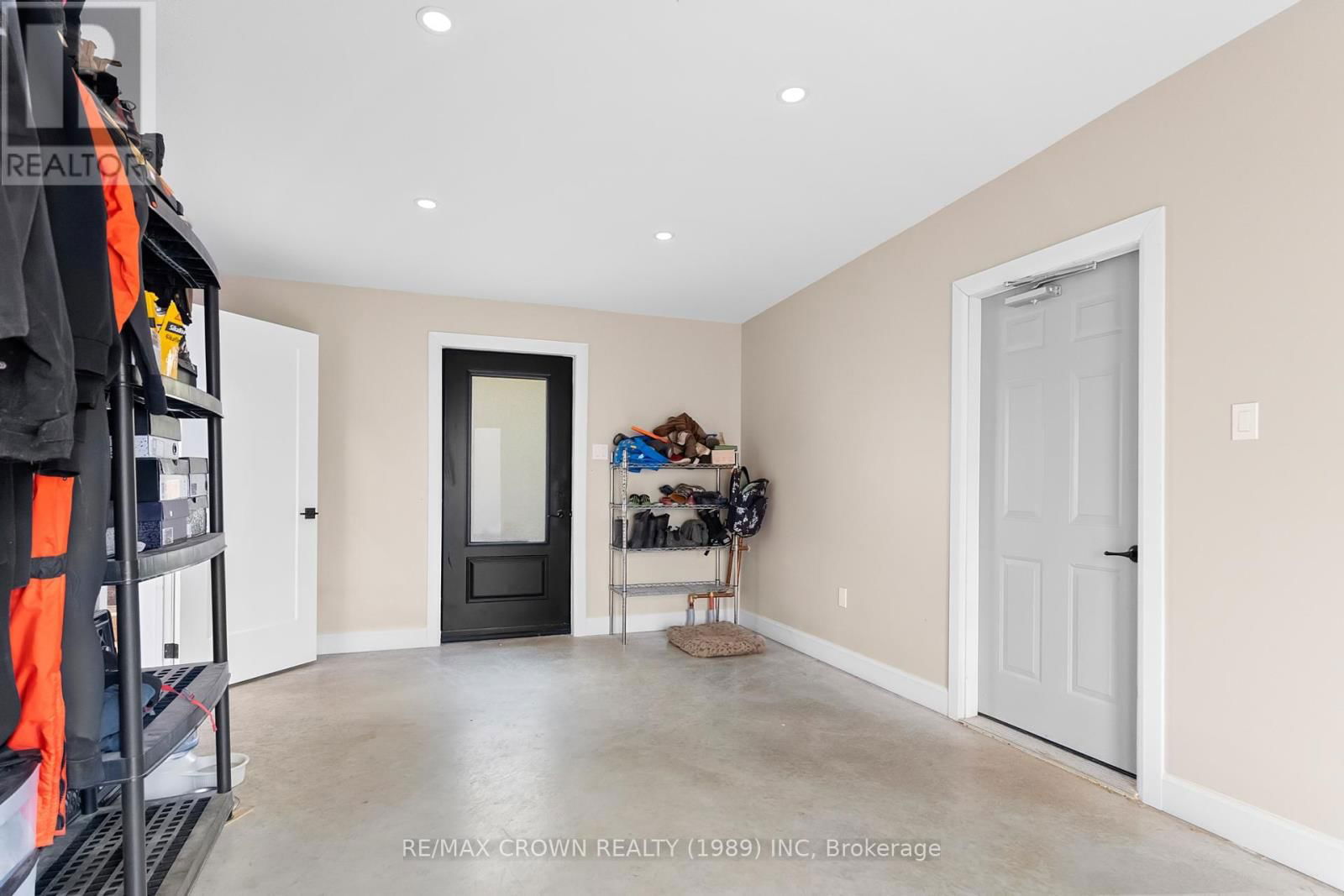 24 SUN VALLEY WAY Image 32