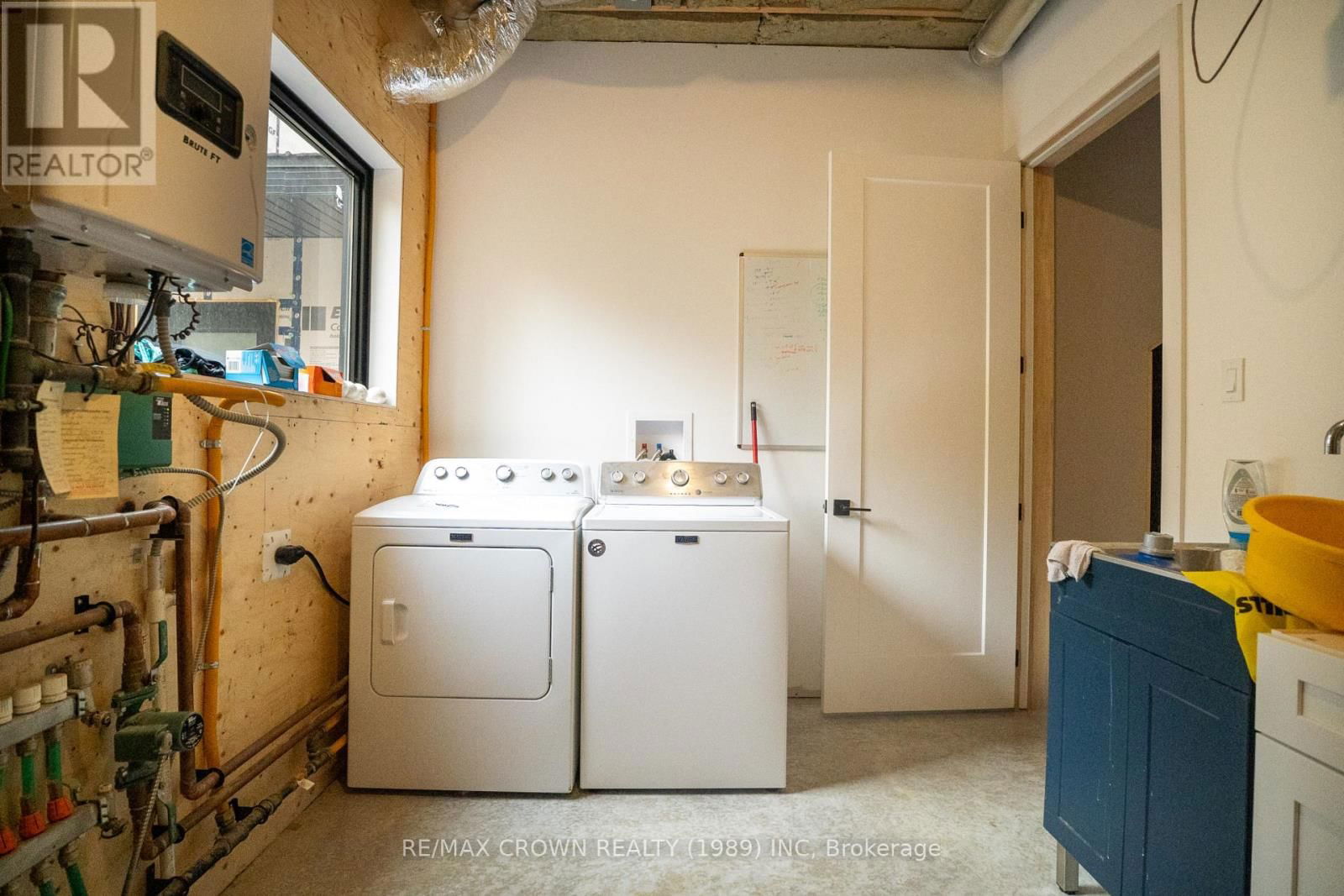 24 SUN VALLEY WAY Image 33