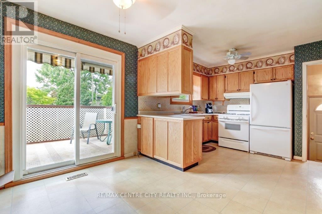 294 BURLINGTON CRESCENT Image 11