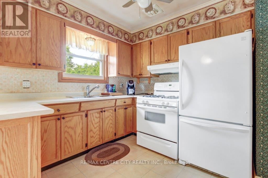294 BURLINGTON CRESCENT Image 12