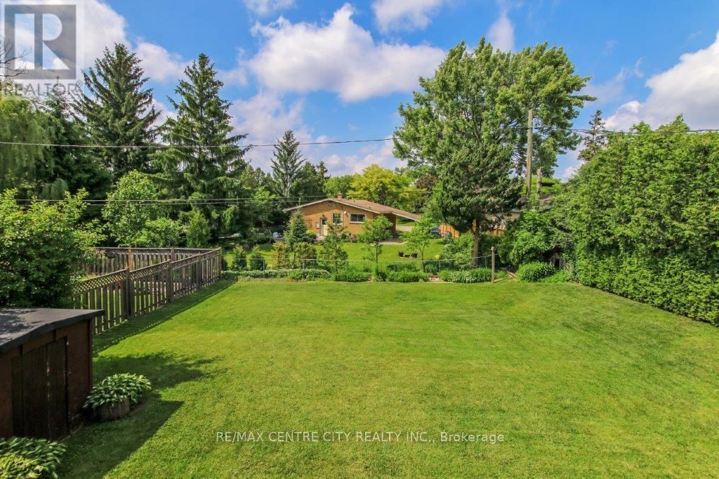 294 BURLINGTON CRESCENT Image 15