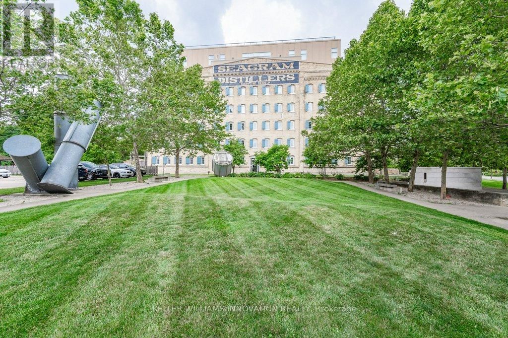 201 - 3 FATHER DAVID BAUER DRIVE Image 32