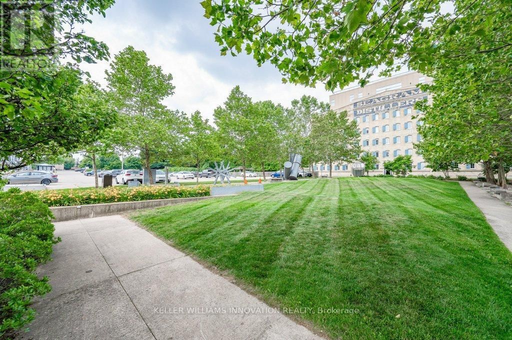 201 - 3 FATHER DAVID BAUER DRIVE Image 33