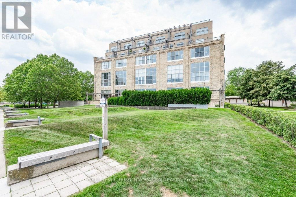 201 - 3 FATHER DAVID BAUER DRIVE Image 34