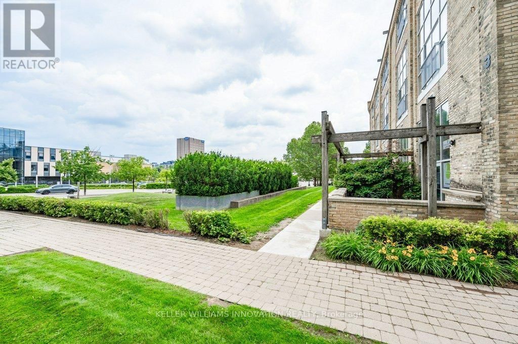 201 - 3 FATHER DAVID BAUER DRIVE Image 36