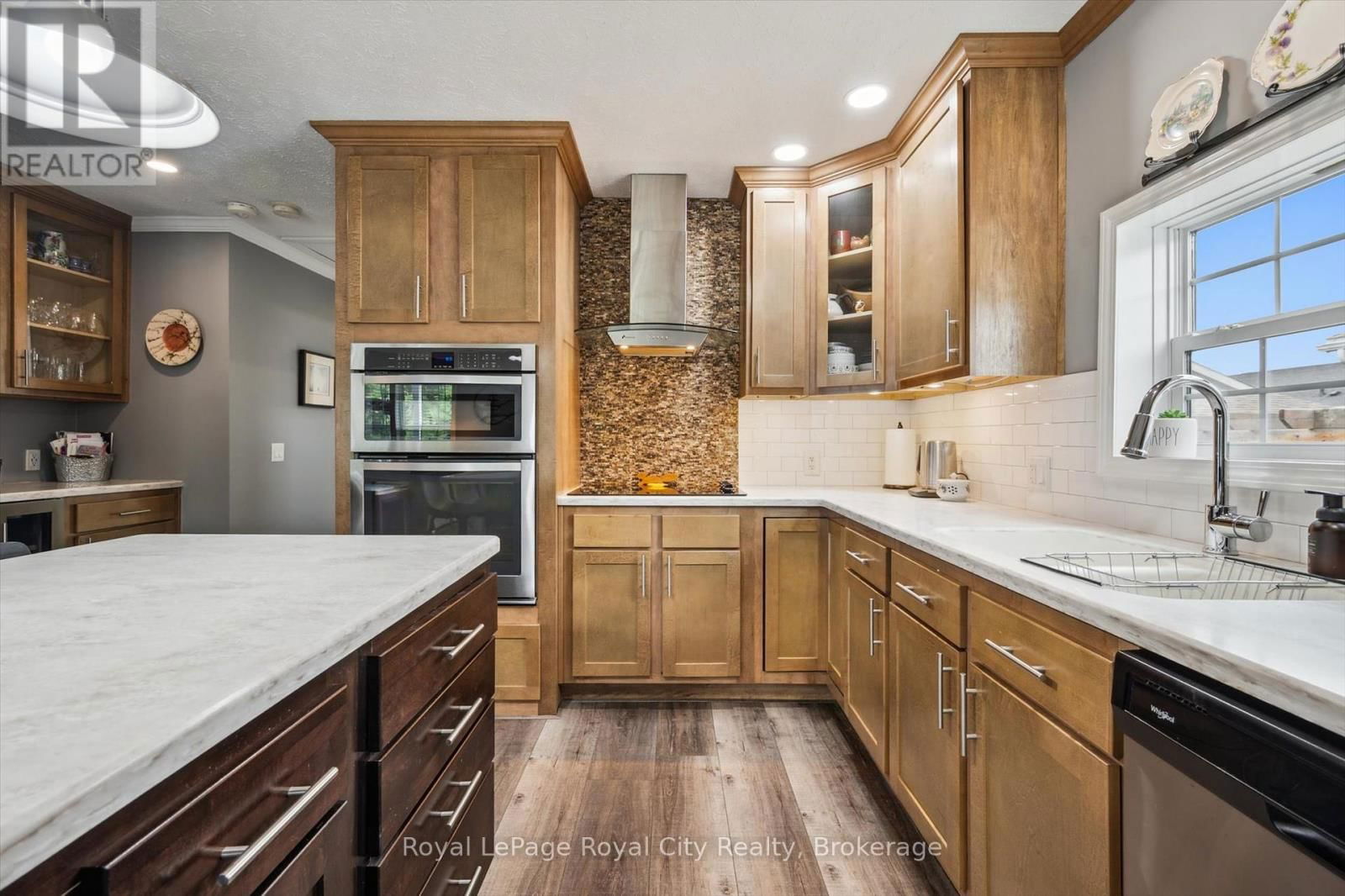 13 BASSWOOD ROAD PVT ROAD Image 19