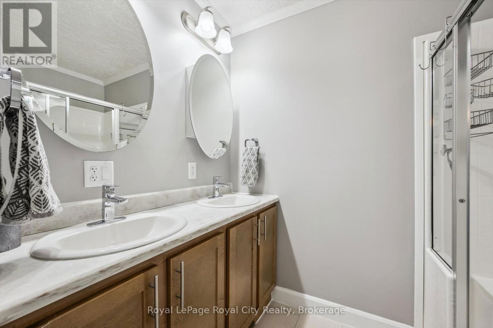 13 BASSWOOD ROAD PVT ROAD Image 24
