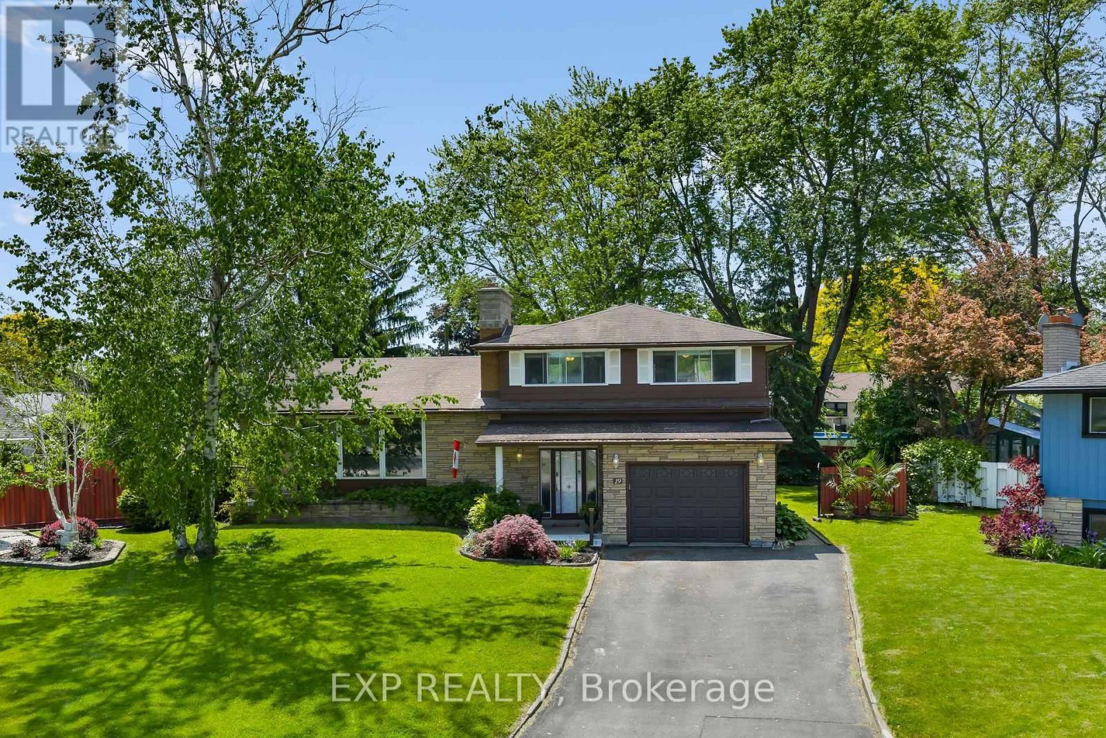 19 OAK COURT Image 1