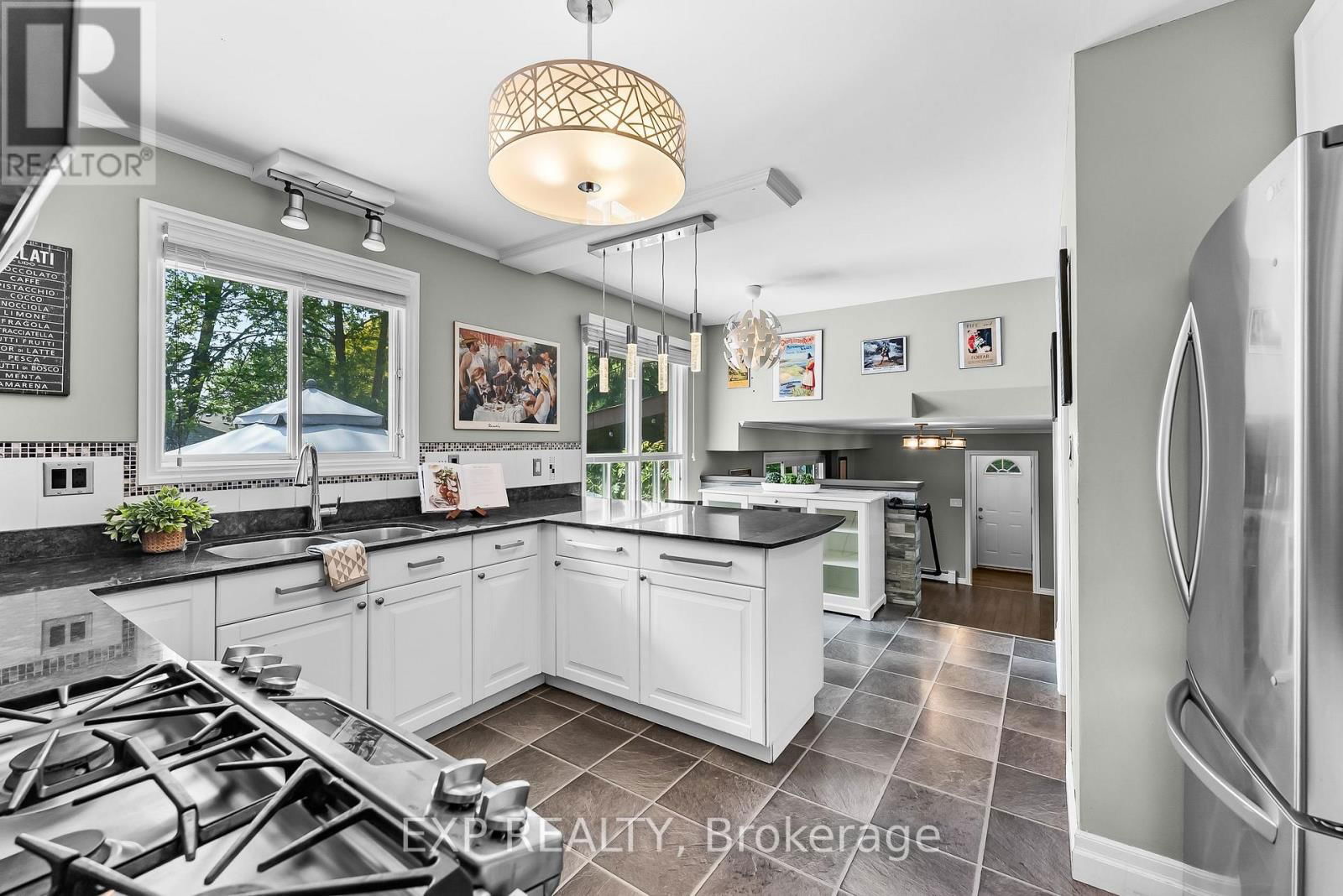 19 OAK COURT Image 13