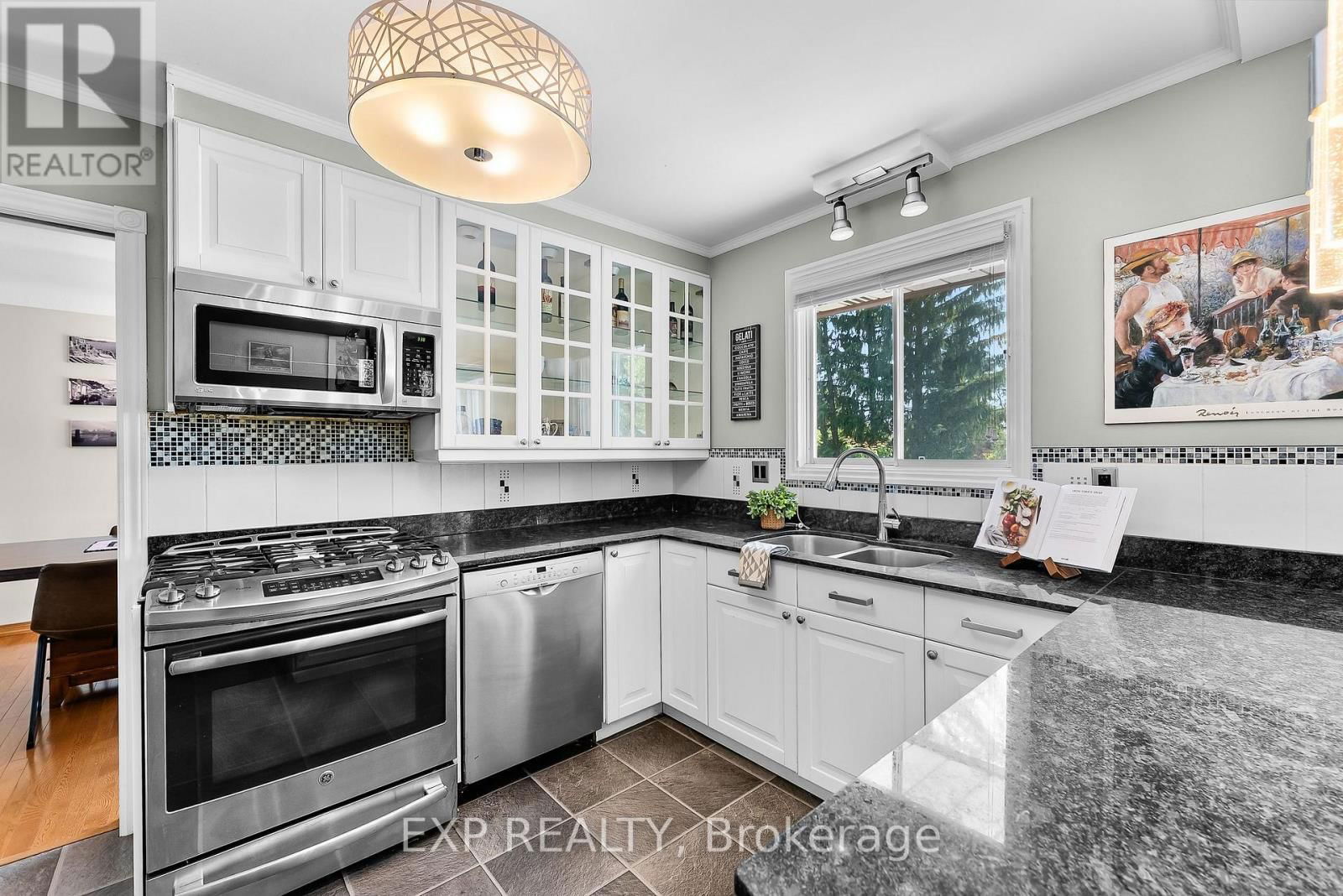 19 OAK COURT Image 14