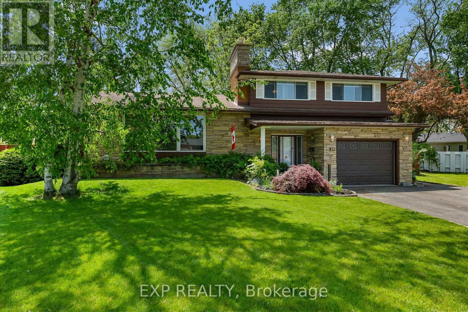 19 OAK COURT Image 2