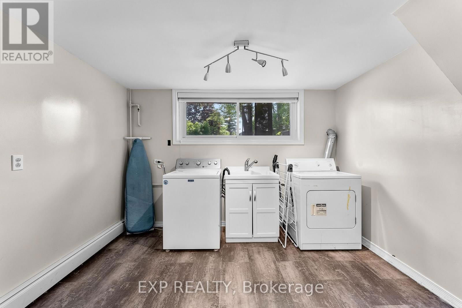 19 OAK COURT Image 30