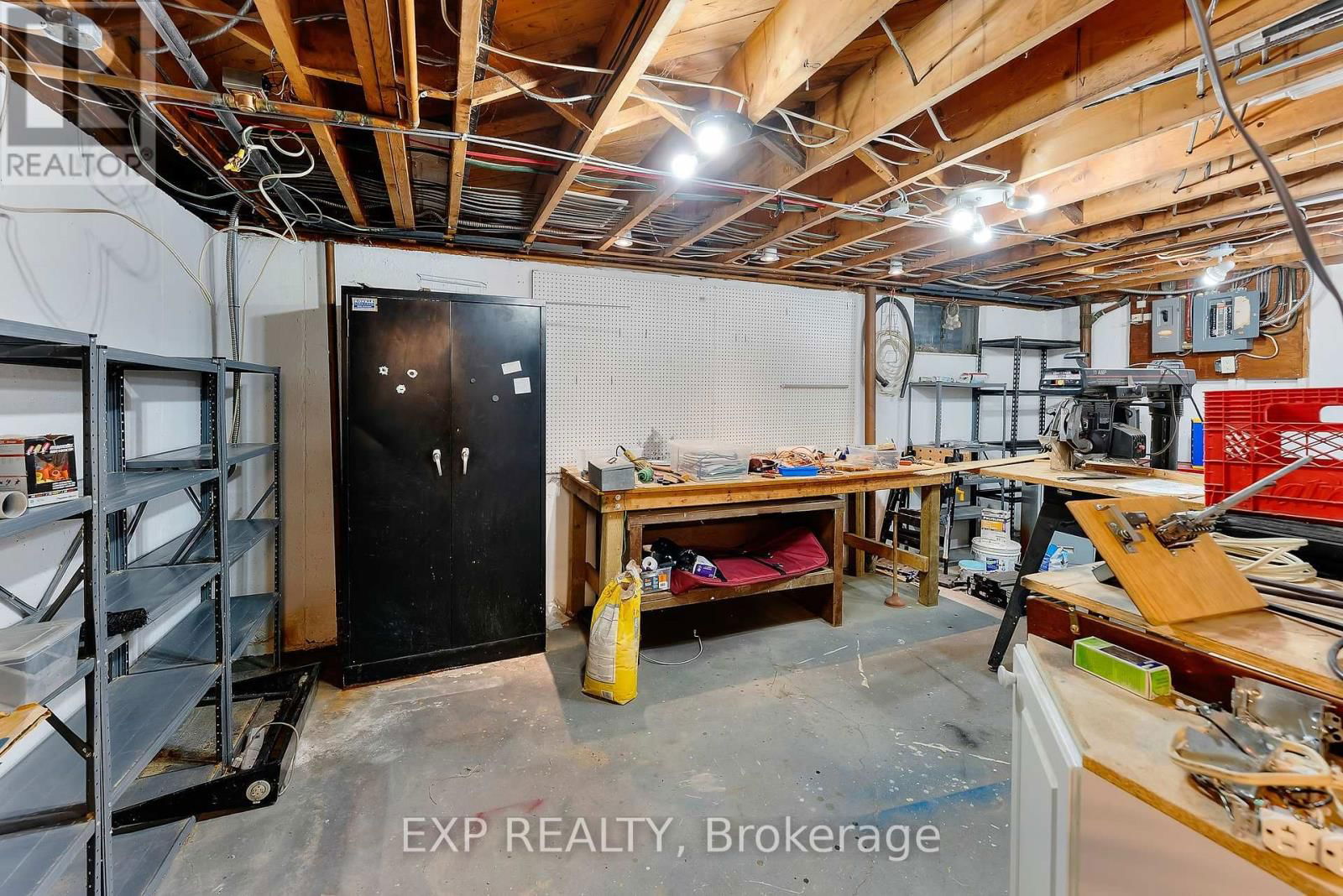19 OAK COURT Image 33