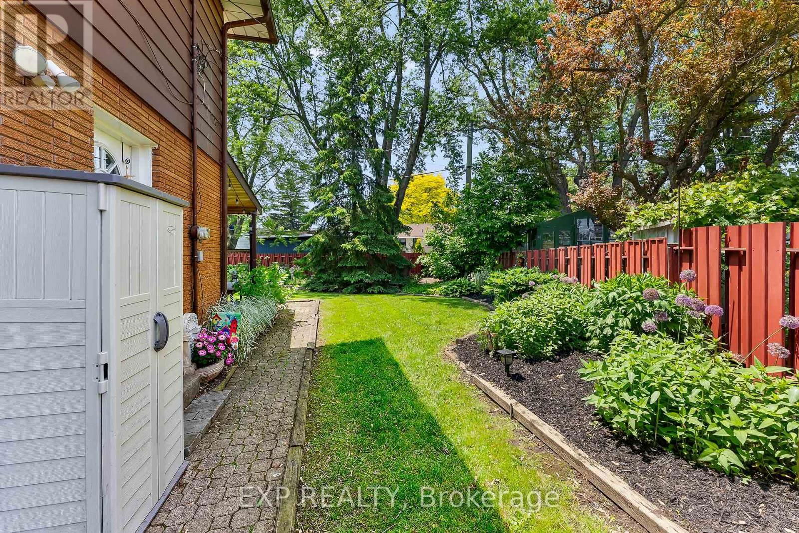 19 OAK COURT Image 35