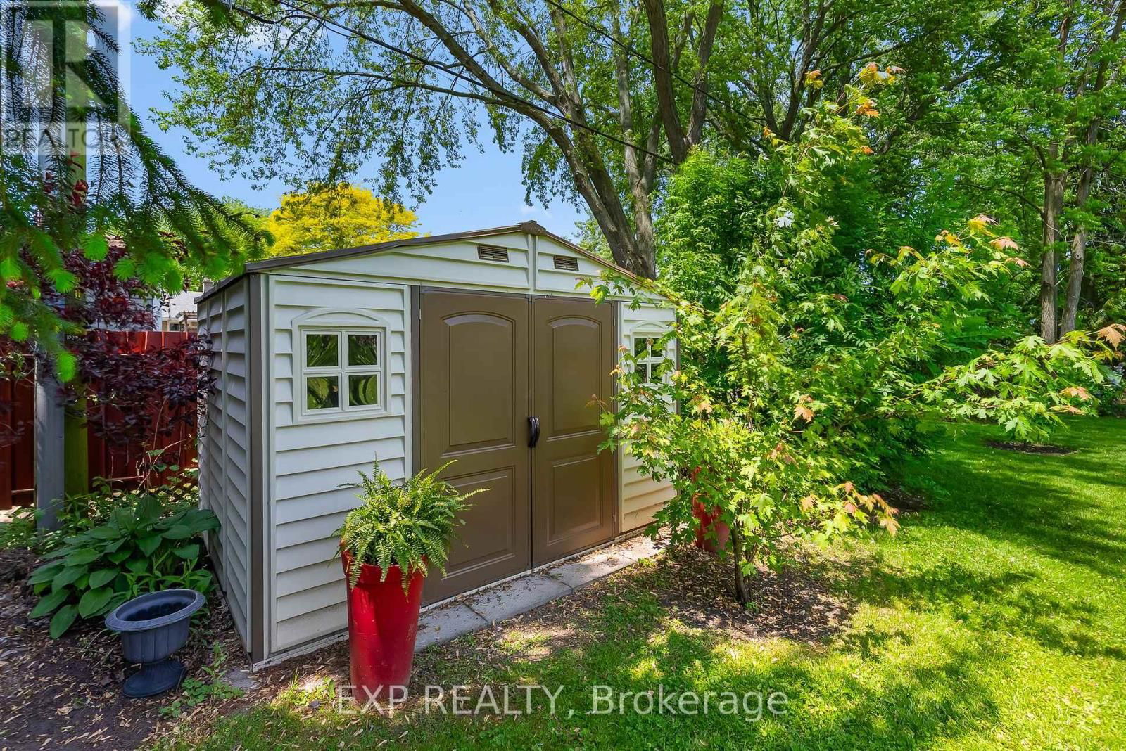 19 OAK COURT Image 43