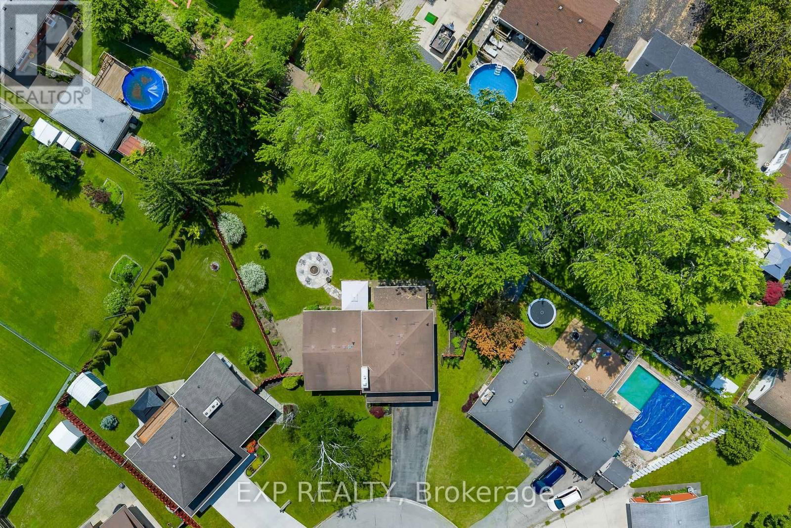 19 OAK COURT Image 44