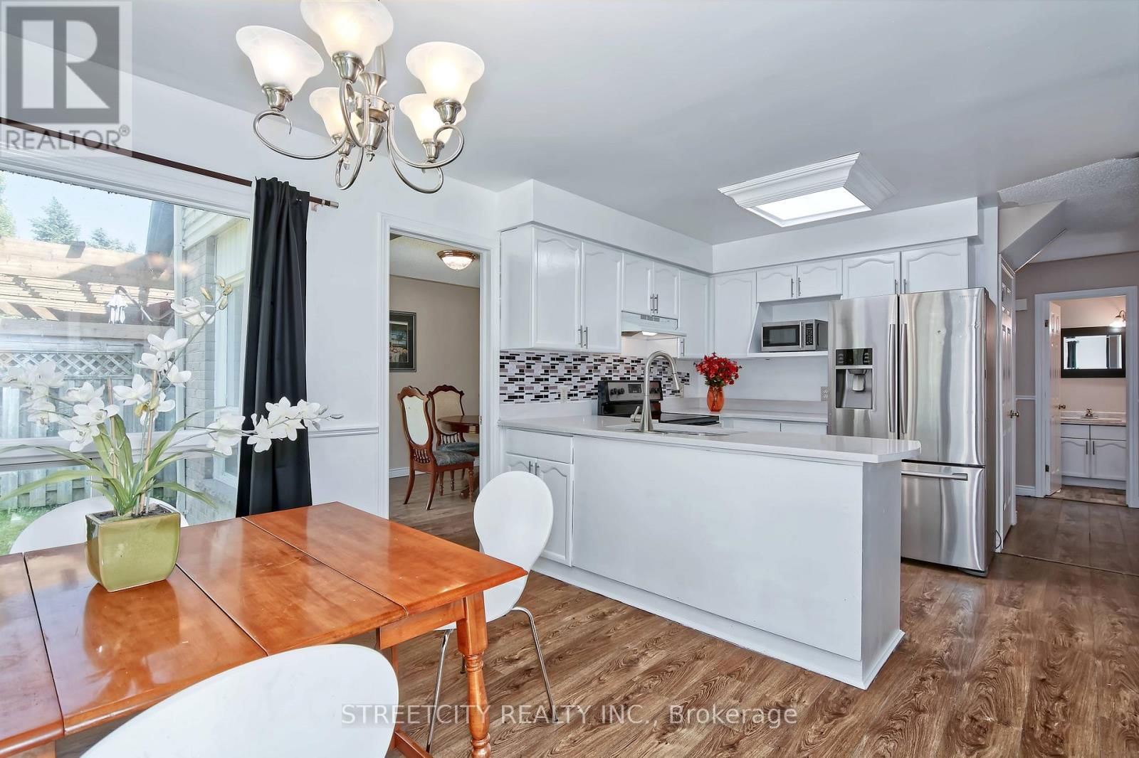 42 LAUREL STREET Image 11
