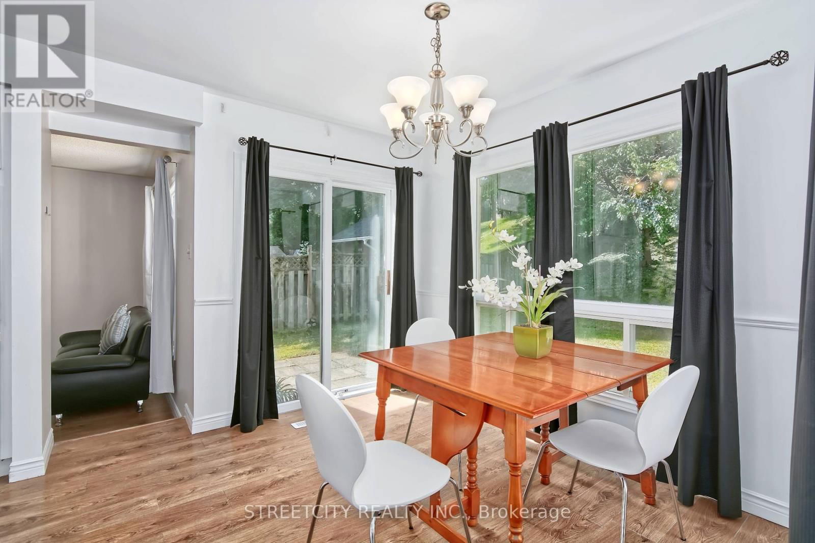 42 LAUREL STREET Image 12