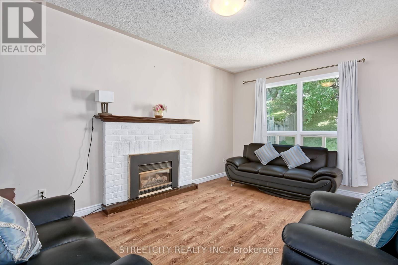 42 LAUREL STREET Image 13