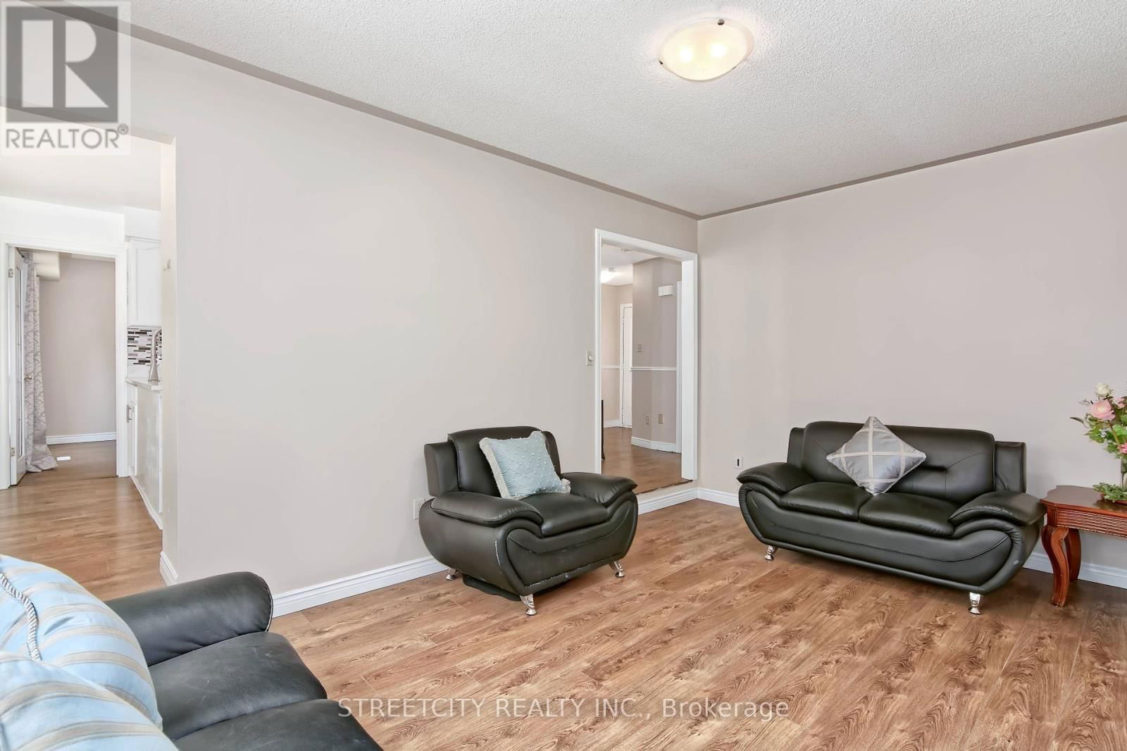 42 LAUREL STREET Image 14