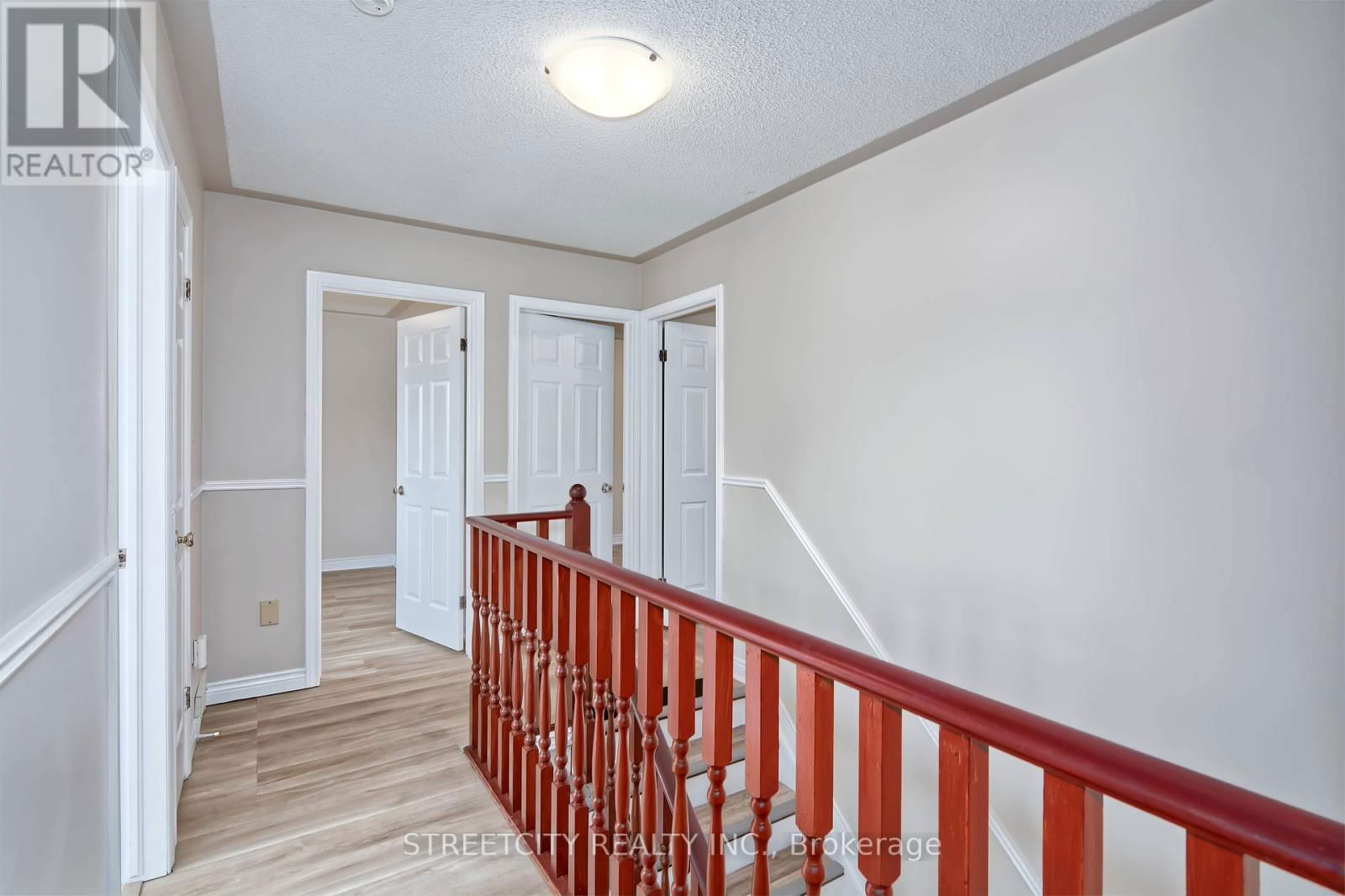 42 LAUREL STREET Image 17