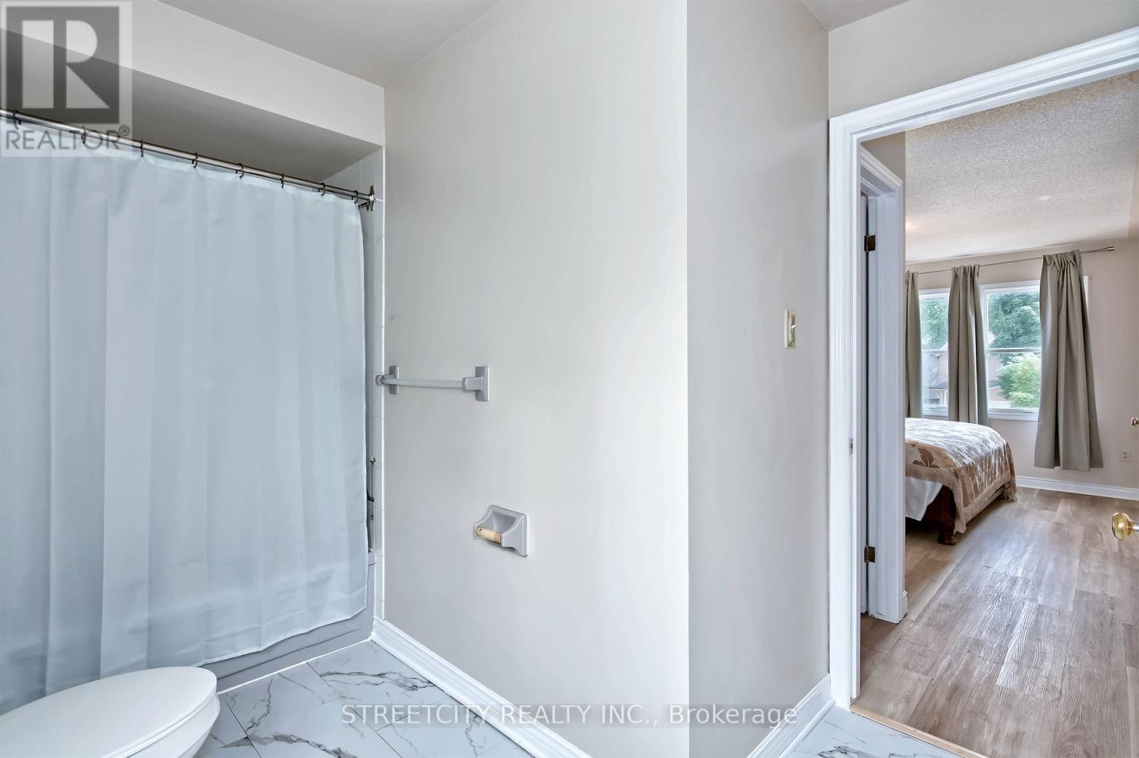 42 LAUREL STREET Image 23