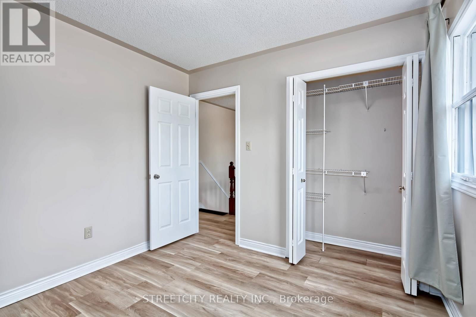 42 LAUREL STREET Image 25