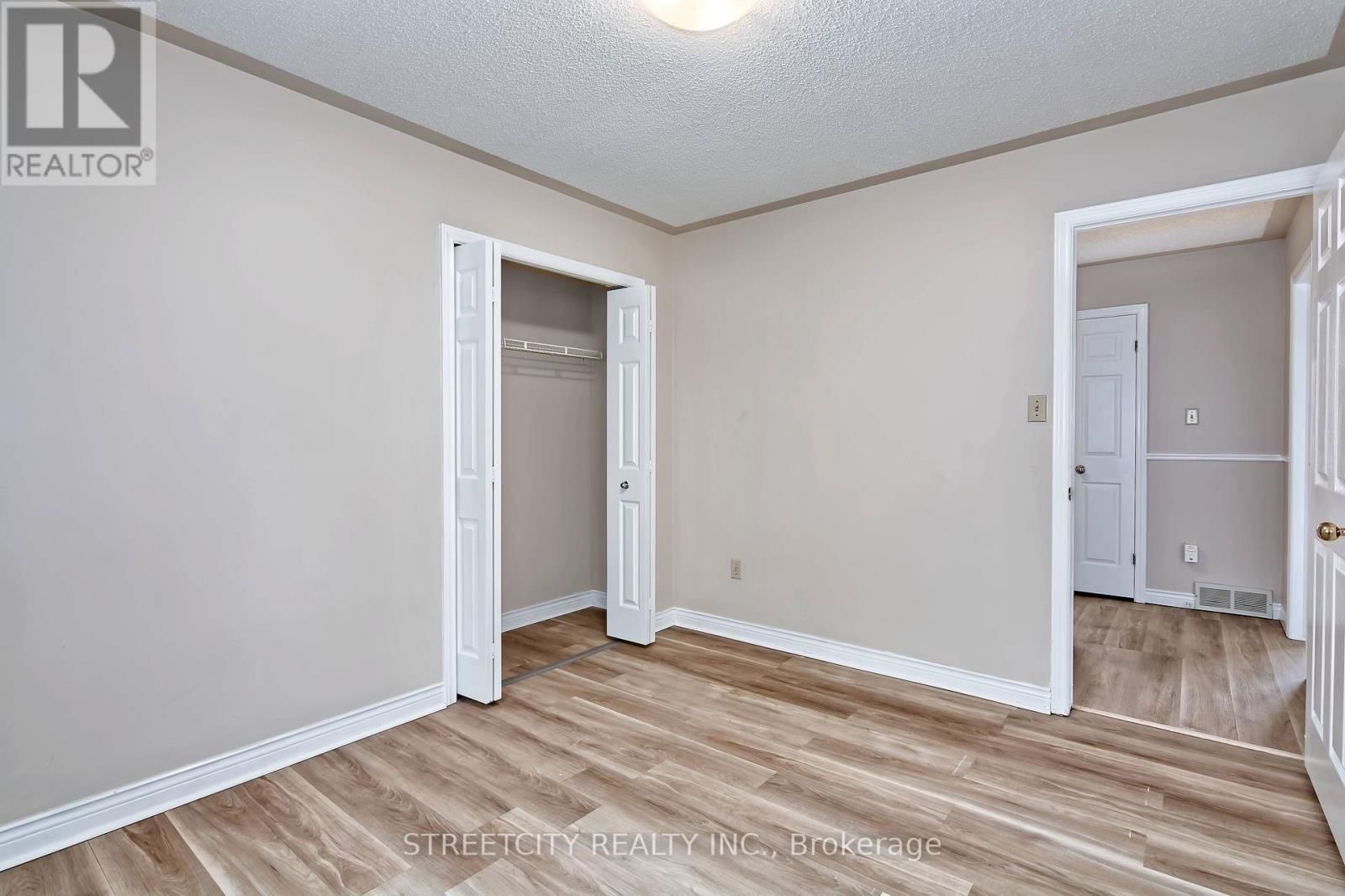 42 LAUREL STREET Image 29