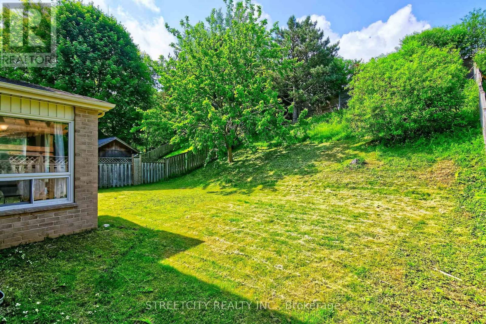 42 LAUREL STREET Image 35