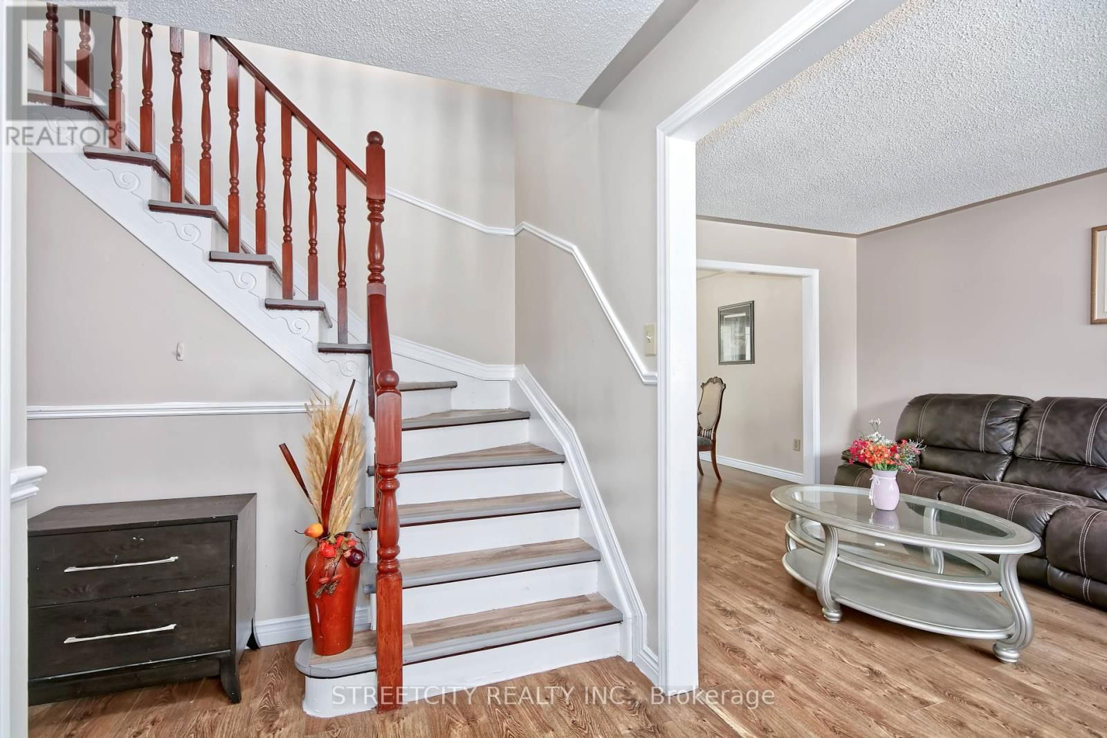 42 LAUREL STREET Image 4