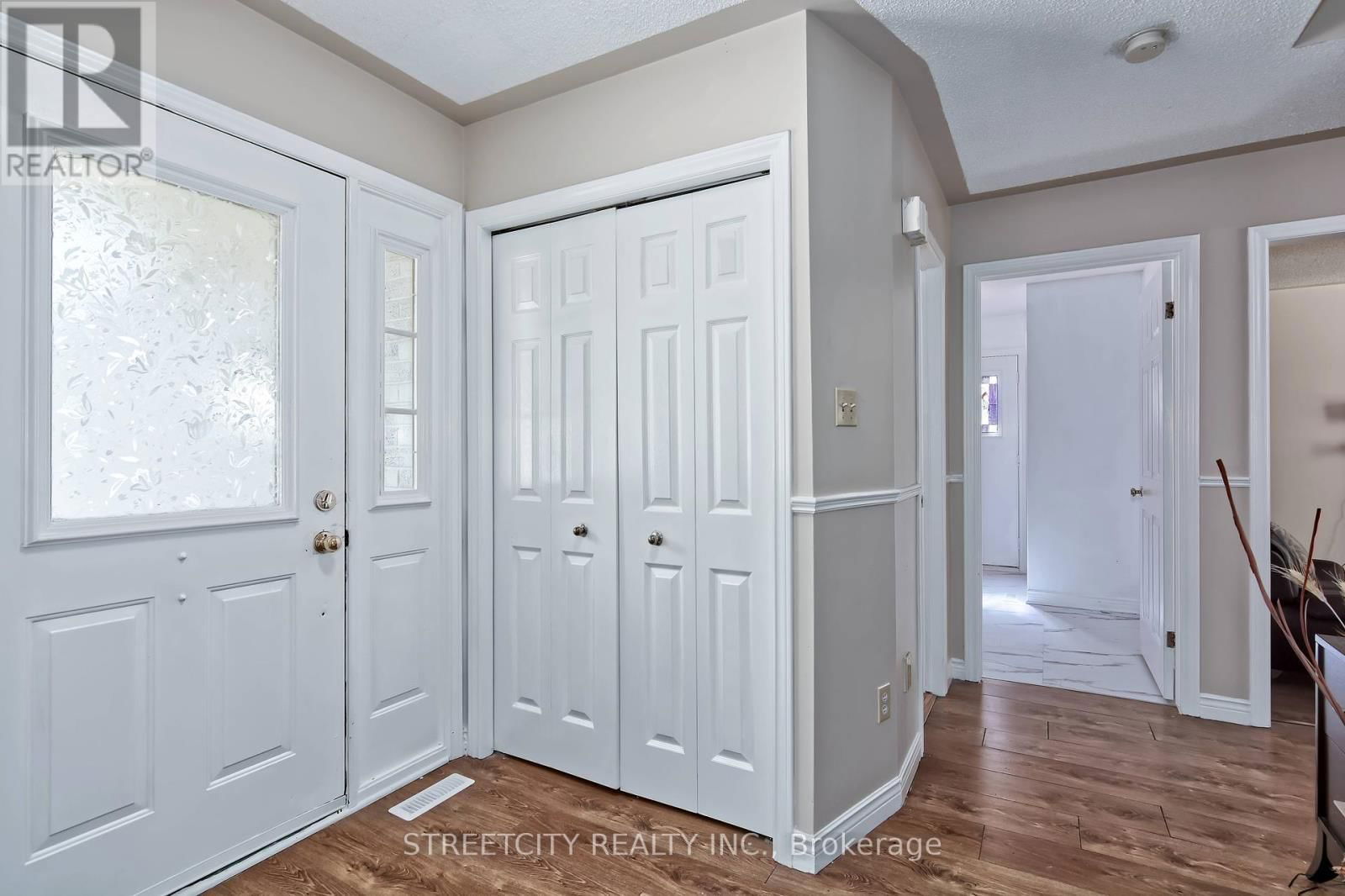 42 LAUREL STREET Image 5