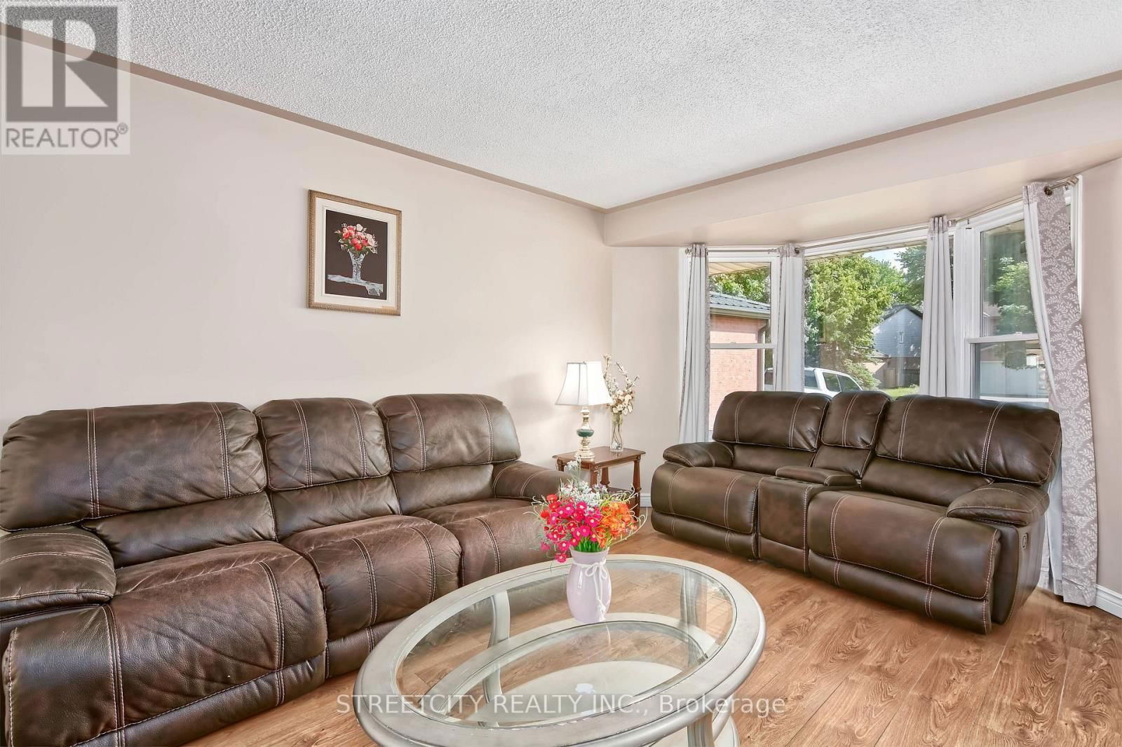 42 LAUREL STREET Image 6