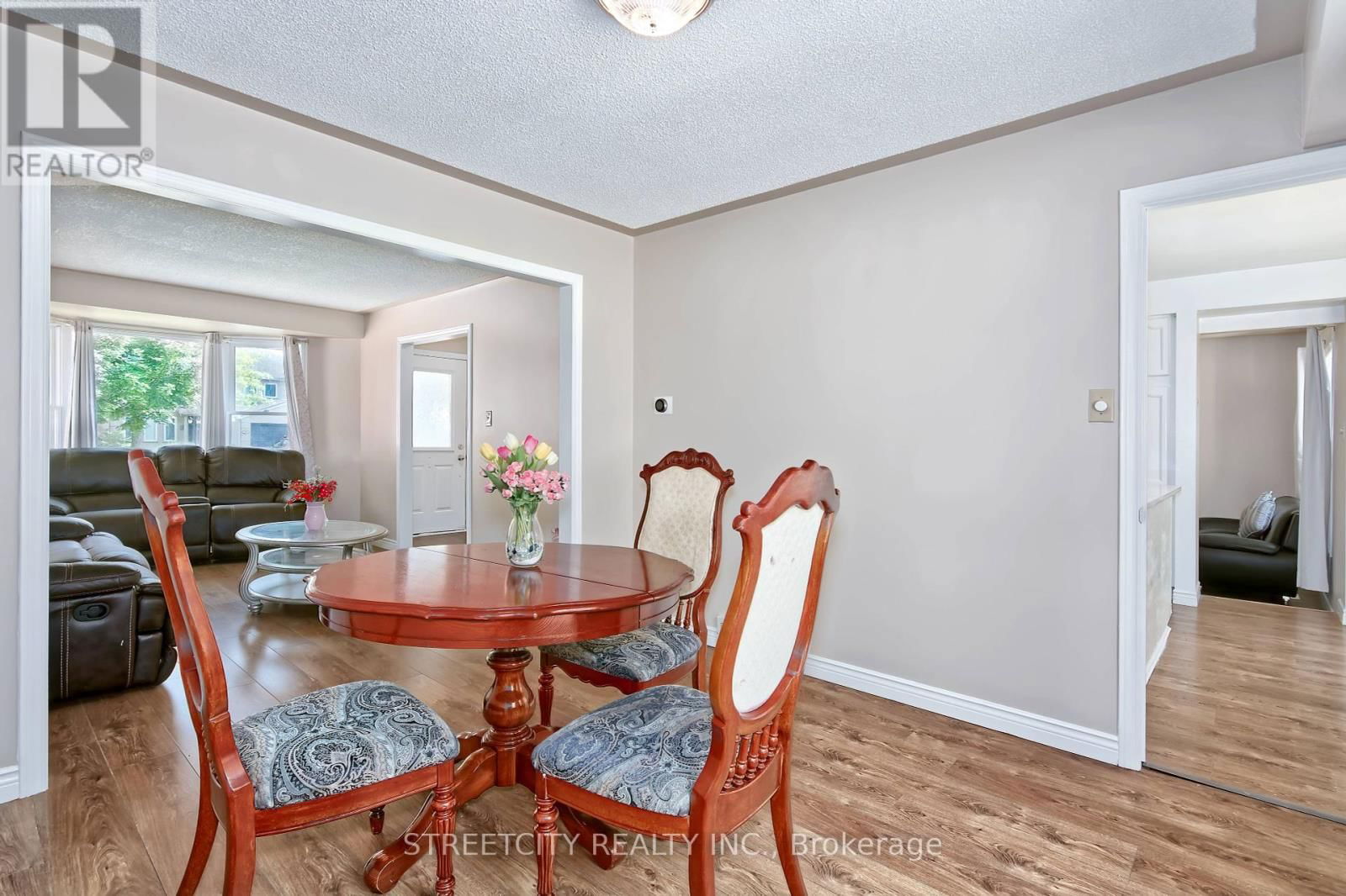 42 LAUREL STREET Image 8