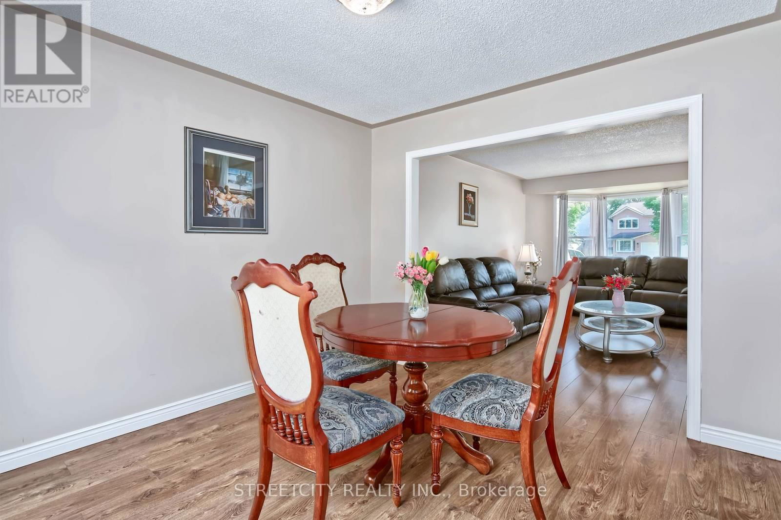 42 LAUREL STREET Image 9
