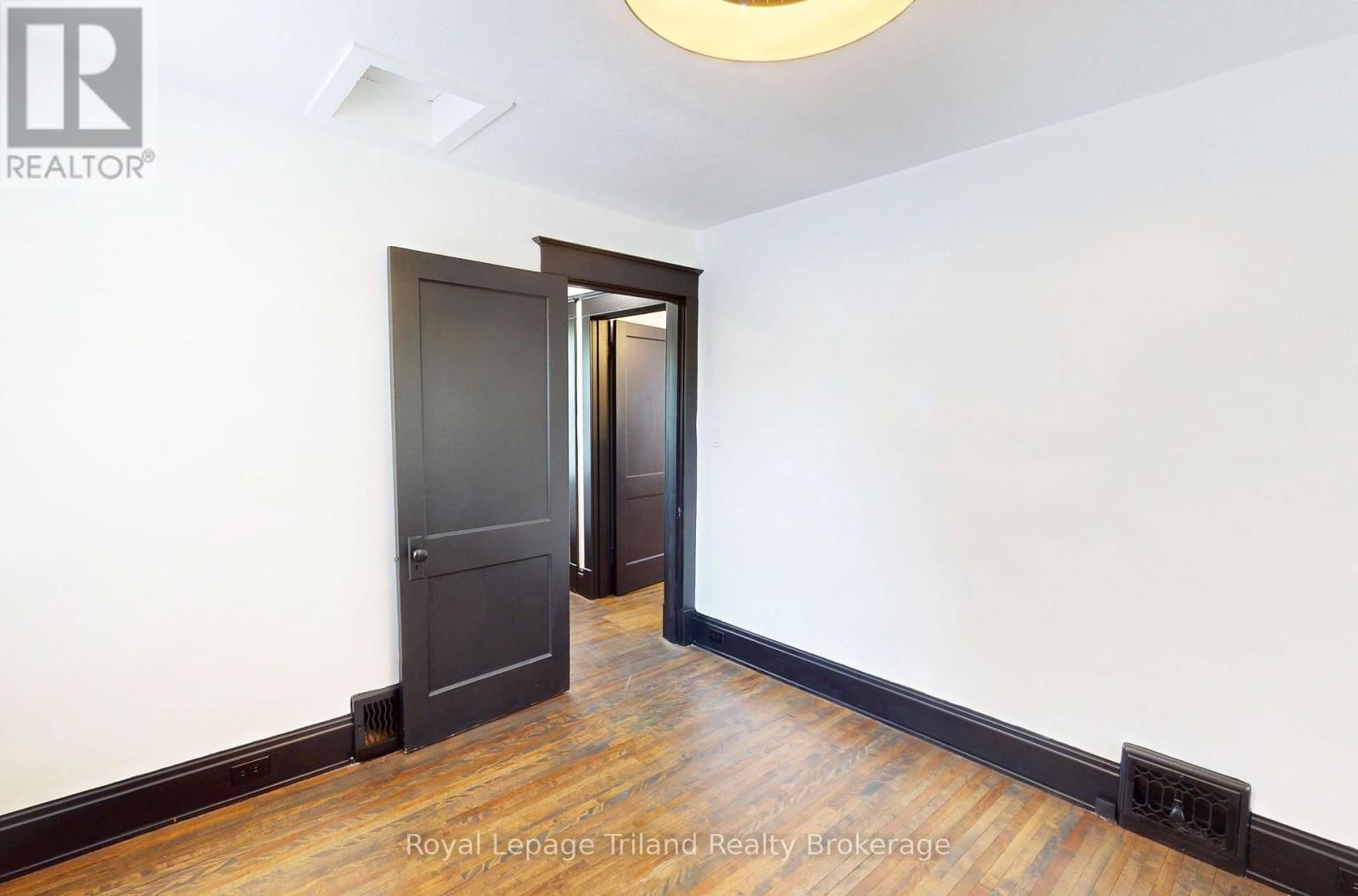 313 RIDDELL STREET Image 15
