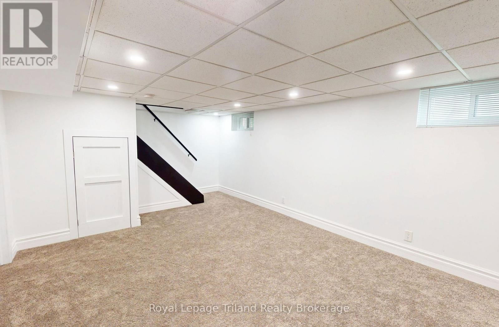 313 RIDDELL STREET Image 18