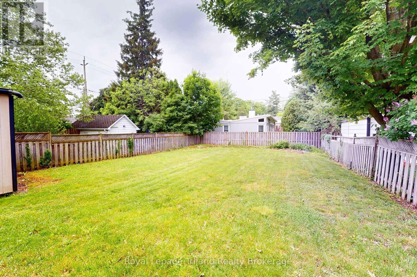 313 RIDDELL STREET Image 19