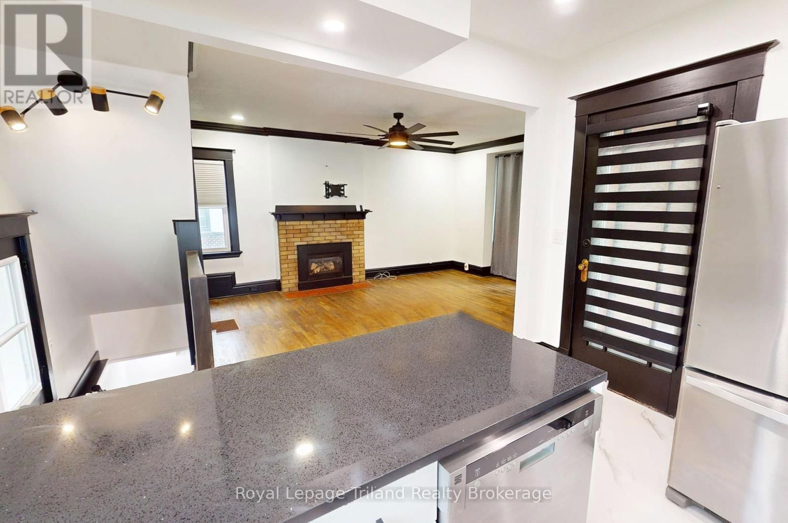 313 RIDDELL STREET Image 5
