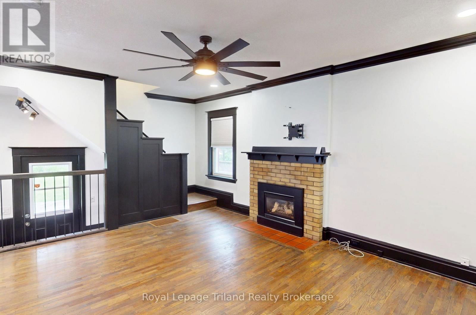 313 RIDDELL STREET Image 7