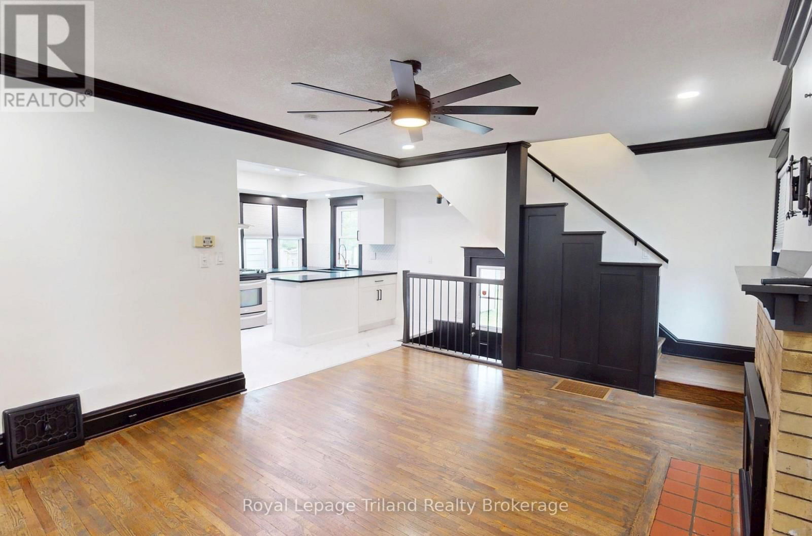 313 RIDDELL STREET Image 8