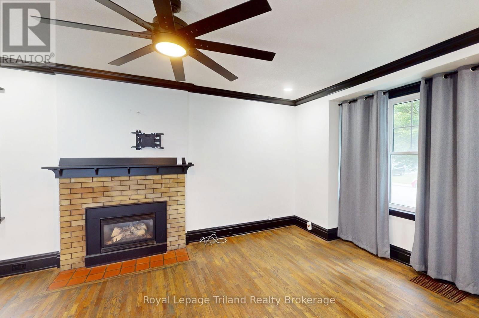 313 RIDDELL STREET Image 9