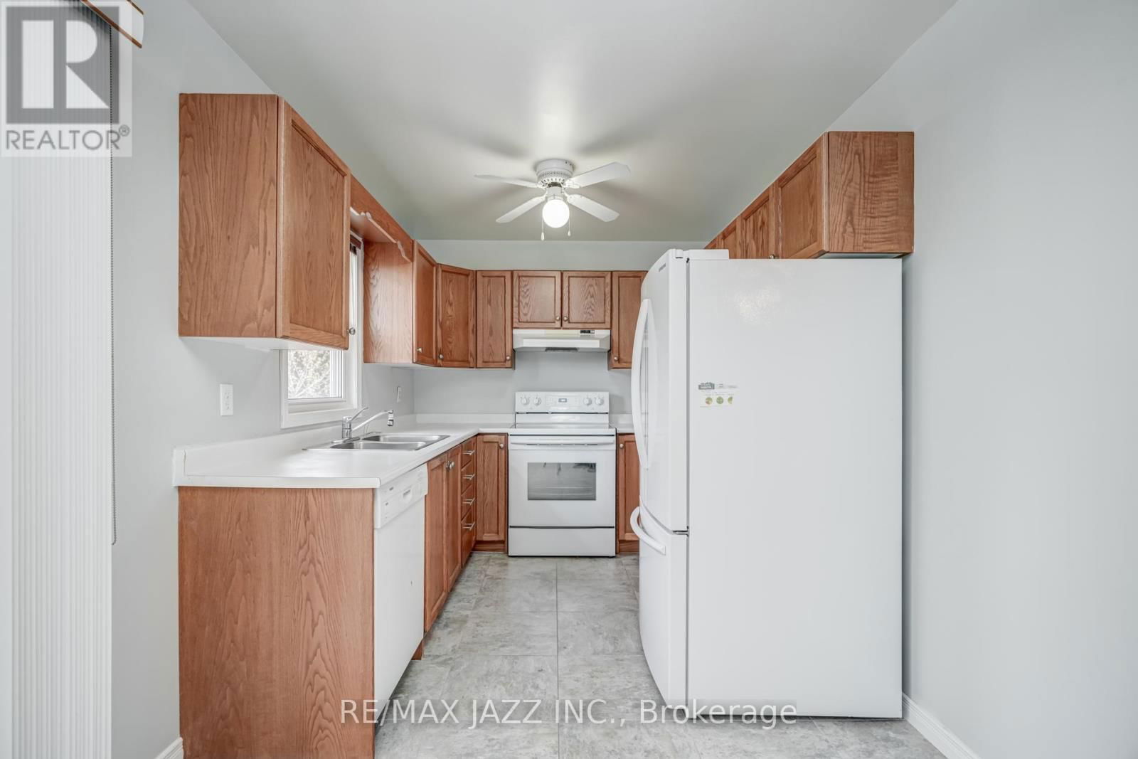 2577 IDYLLWOOD CRESCENT Image 12