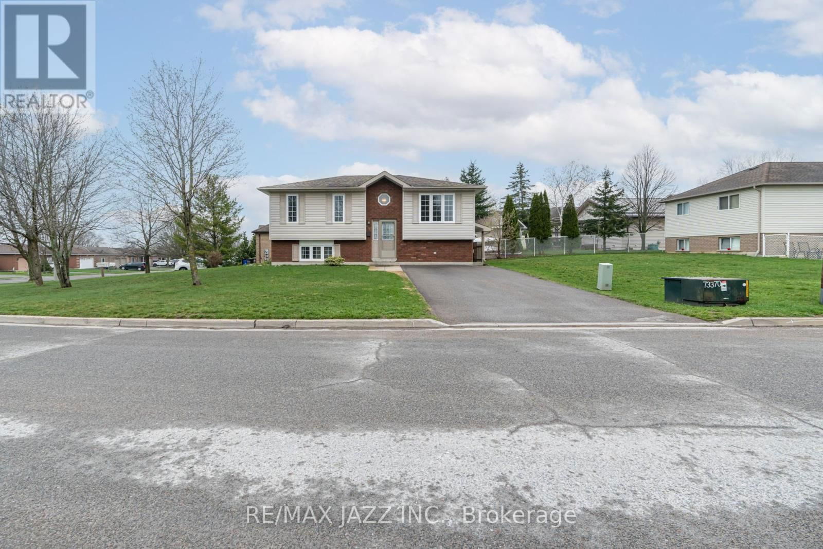 2577 IDYLLWOOD CRESCENT Image 2