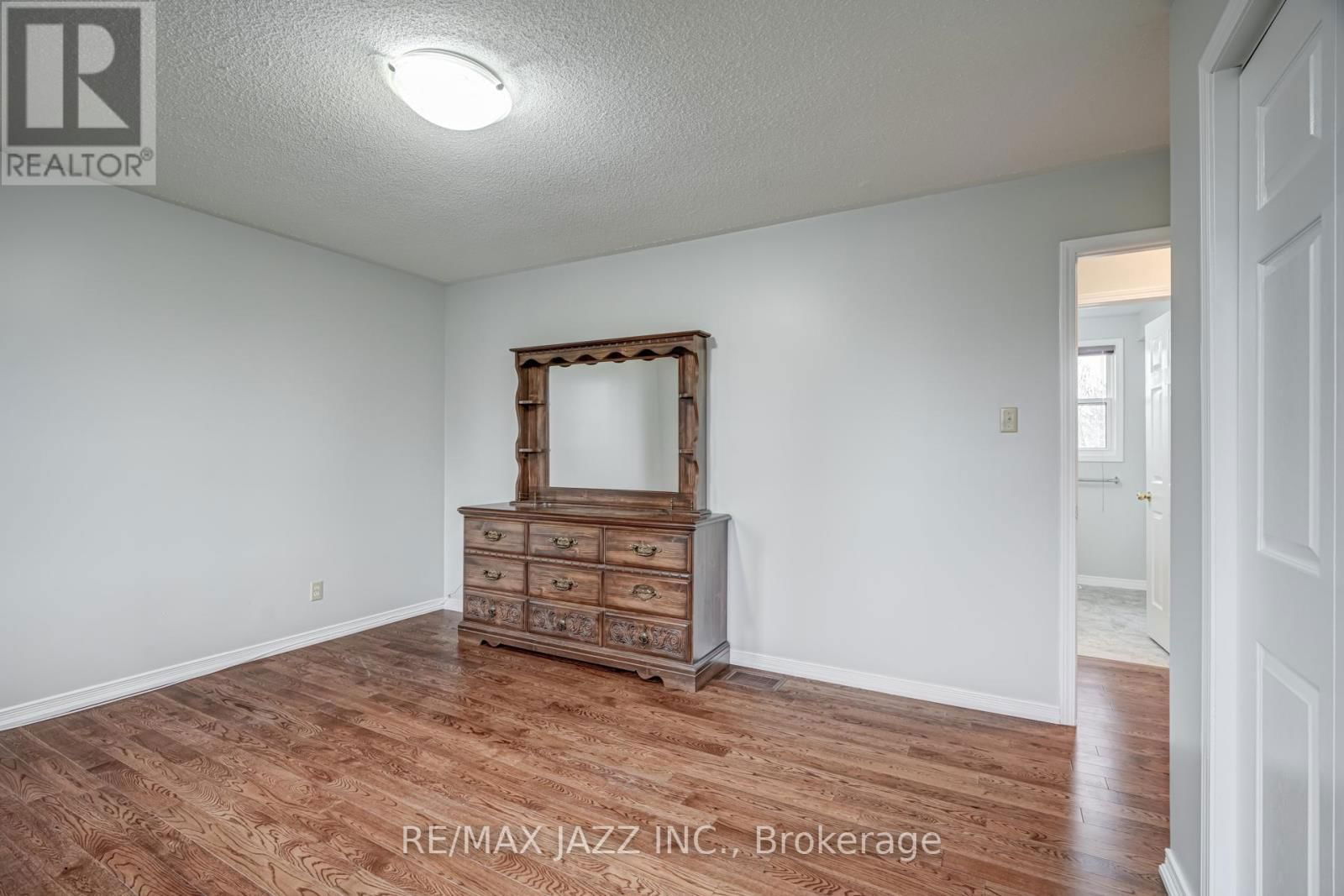 2577 IDYLLWOOD CRESCENT Image 20
