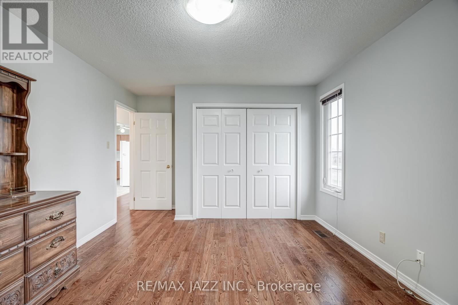 2577 IDYLLWOOD CRESCENT Image 21