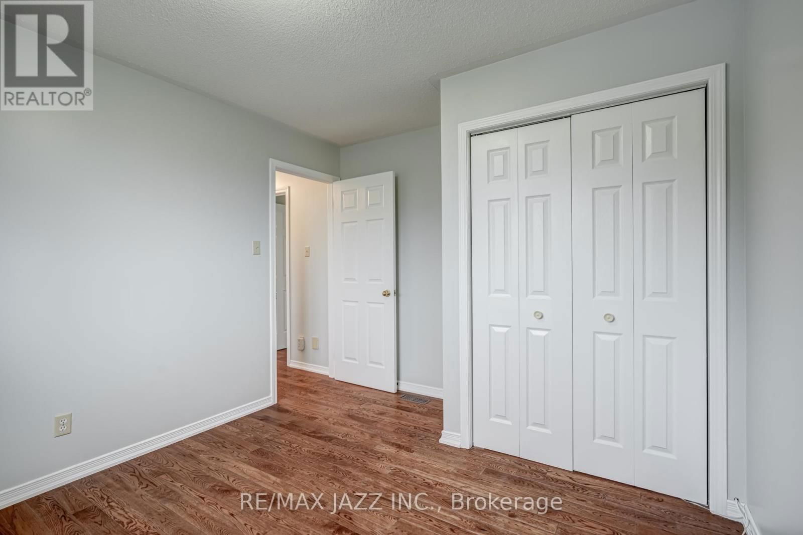 2577 IDYLLWOOD CRESCENT Image 25