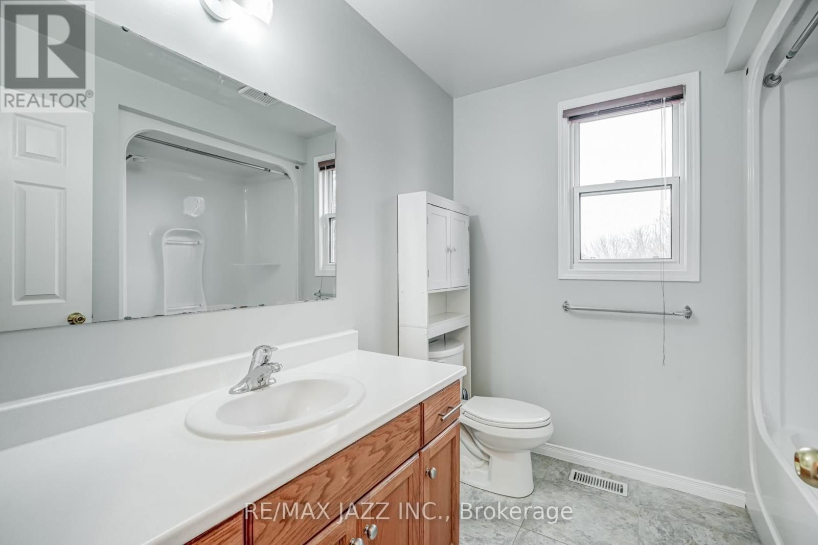 2577 IDYLLWOOD CRESCENT Image 26