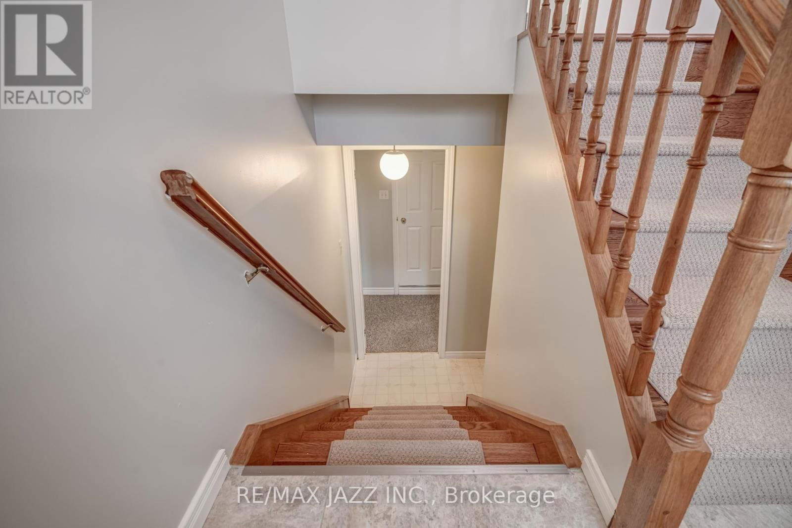 2577 IDYLLWOOD CRESCENT Image 28
