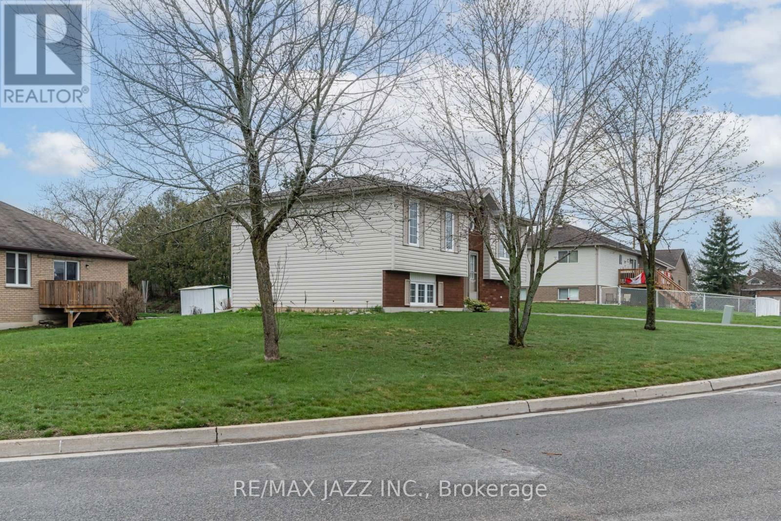 2577 IDYLLWOOD CRESCENT Image 3