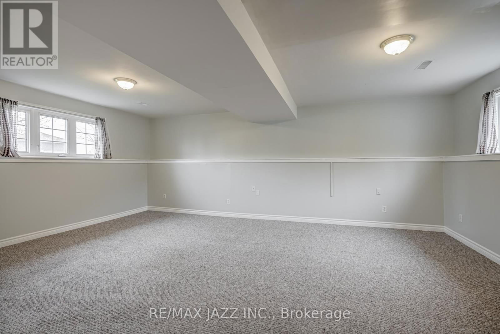2577 IDYLLWOOD CRESCENT Image 30